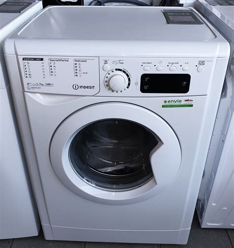 lave linge hublot dessus.